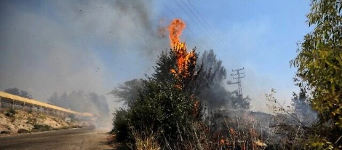 Λίβανος: Ξέσπασε φωτιά στην Ρασάγια Αλ Φοχ μετά από βομβαρδισμούς του Ισραήλ (βίντεο)